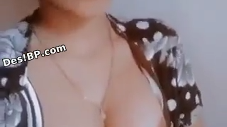 XXX HD Hindi Desi Young Girl Show Big Boobs On Video Call